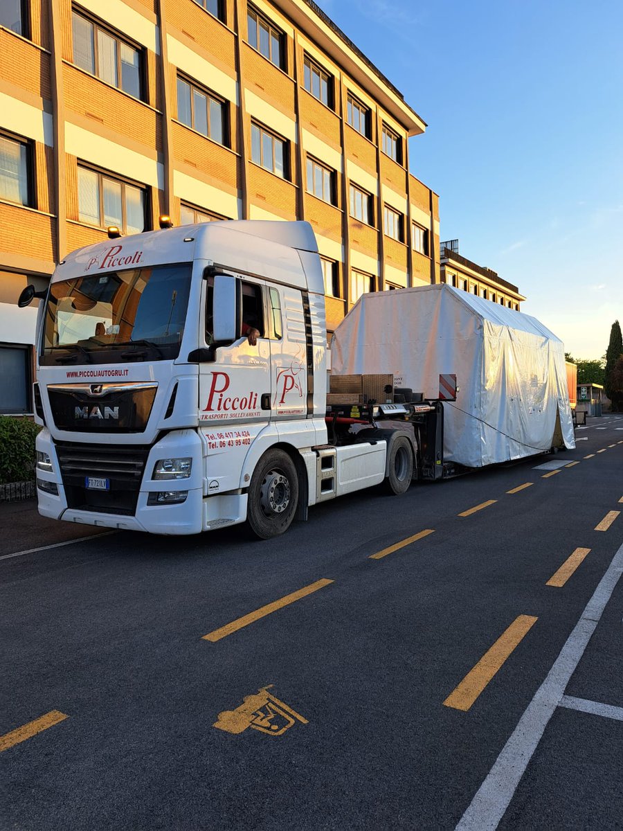🚚Moving days for the @esa 's #Sentinel1C satellite
The spacecraft has been successfully shipped from Rome’s plant to Cannes, France.
Now it's time for some more tests👩‍🔬🛰️
Staytuned #spaceforlife #copernicus