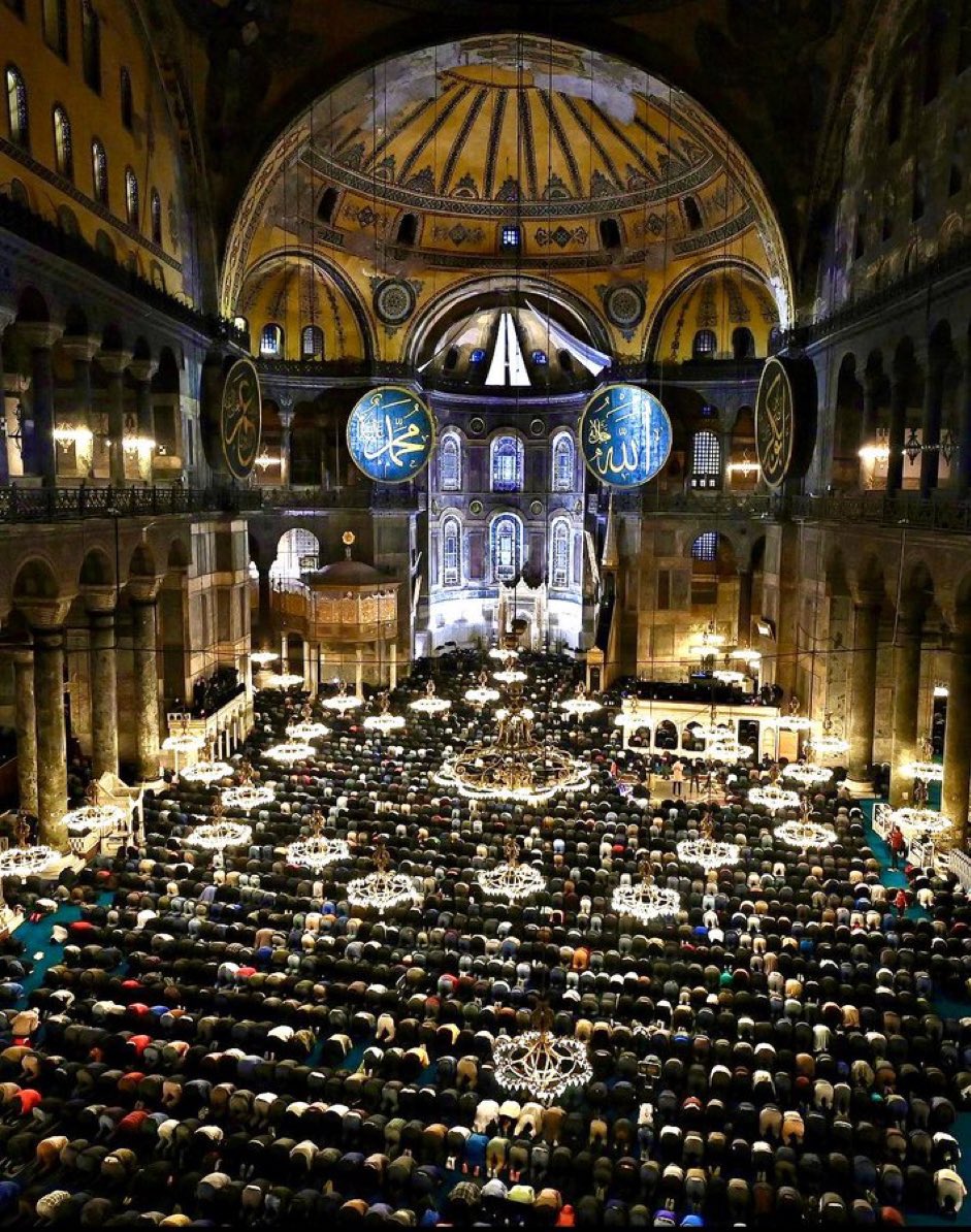 İstanbul’un 571. fetih yıl dönümü kutlu olsun. Ayasofya’yı İslam’a çeviren, Hz. Muhammed’in (sav) müjdesine mazhar olan büyük komutan Fatih Sultan Mehmed ve askerlerine selam olsun.