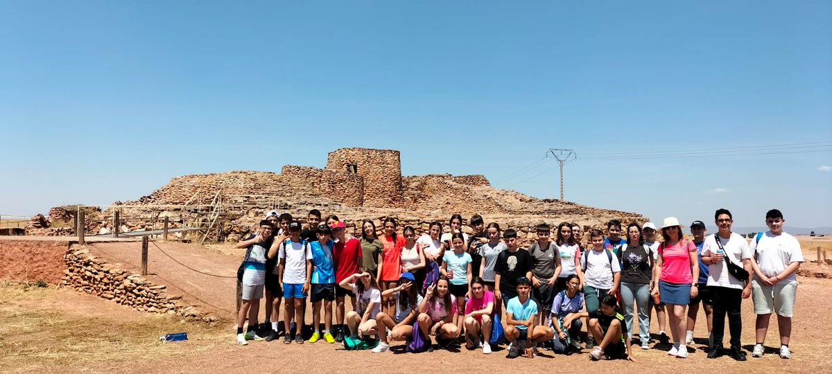 monico_ies's tweet photo. En la mañana de hoy nuestro alumnado de 1°ESO ha visitado el yacimiento arqueológico de la Motilla del Azuer en Daimiel. Esta actividad ha sido subvencionada por la Diputación Provincial de Ciudad Real dentro de su programa "Un Paseo Educativo 2024". https://t.co/M5zsTJAW4H