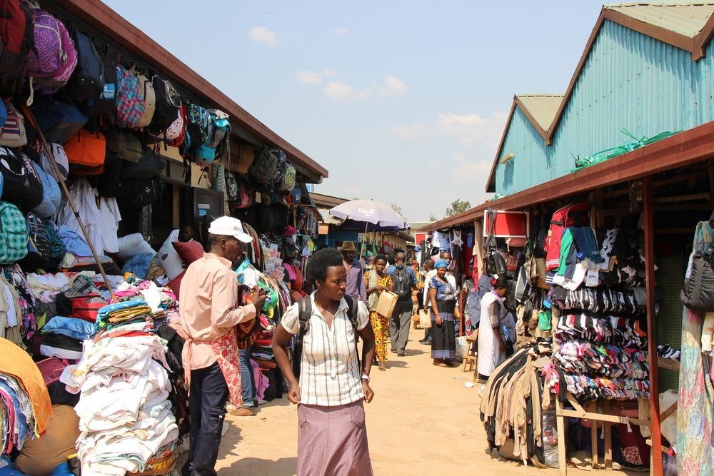 A new report has shed light on the second-hand clothing (SHC) sector in Africa, revealing an estimated 1.28m people employed in the trade, with 2.5m Africans dependent on income from the sector. @HumanaHPP #secondhand #Africa #JSDaily buff.ly/3yBGcNB