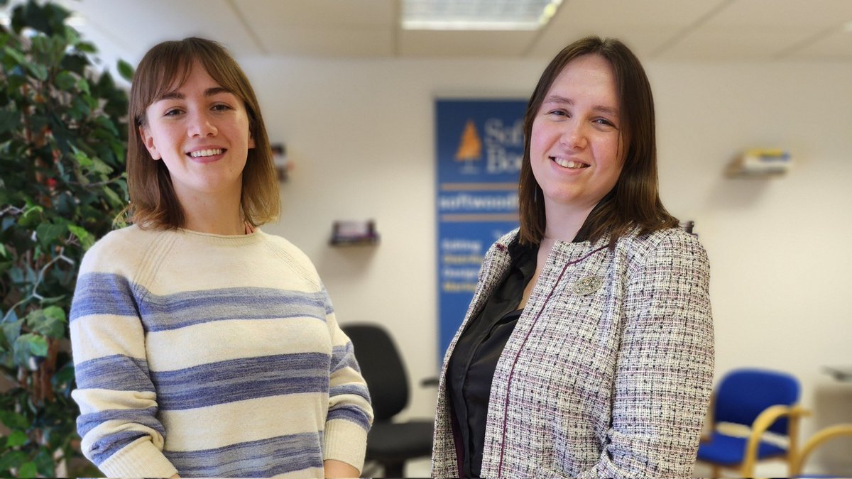 Nothing to see here, other than the two publishing office Swifties 😉🤍