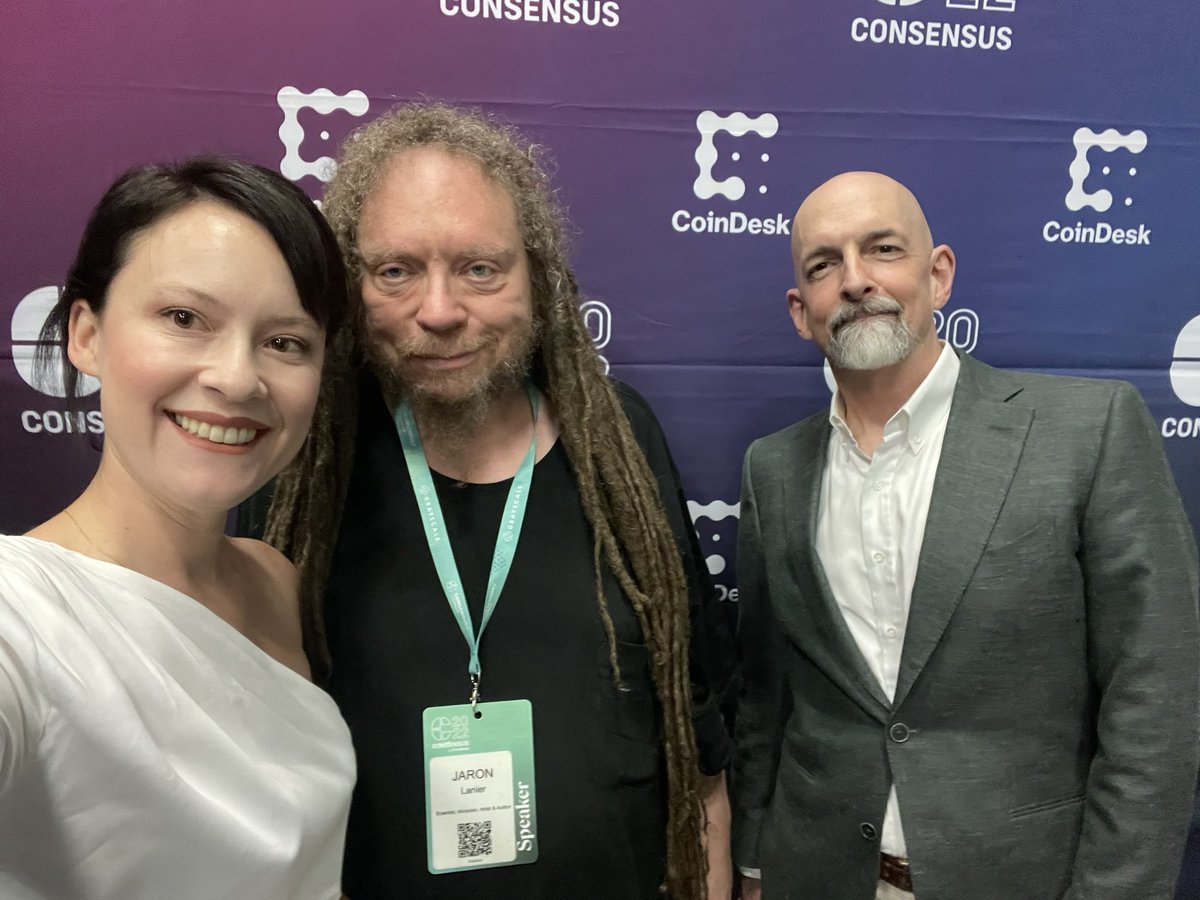 leah_cb's tweet image. The following year, #Consensus2022 was back IRL and it was our first year meeting in Austin 🤠

This was a special one as I was invited to lead a truly mind-bending chat on Main Stage with Snow Crash author @nealstephenson and father of VR Jaron Lanier. Together, we pondered the…