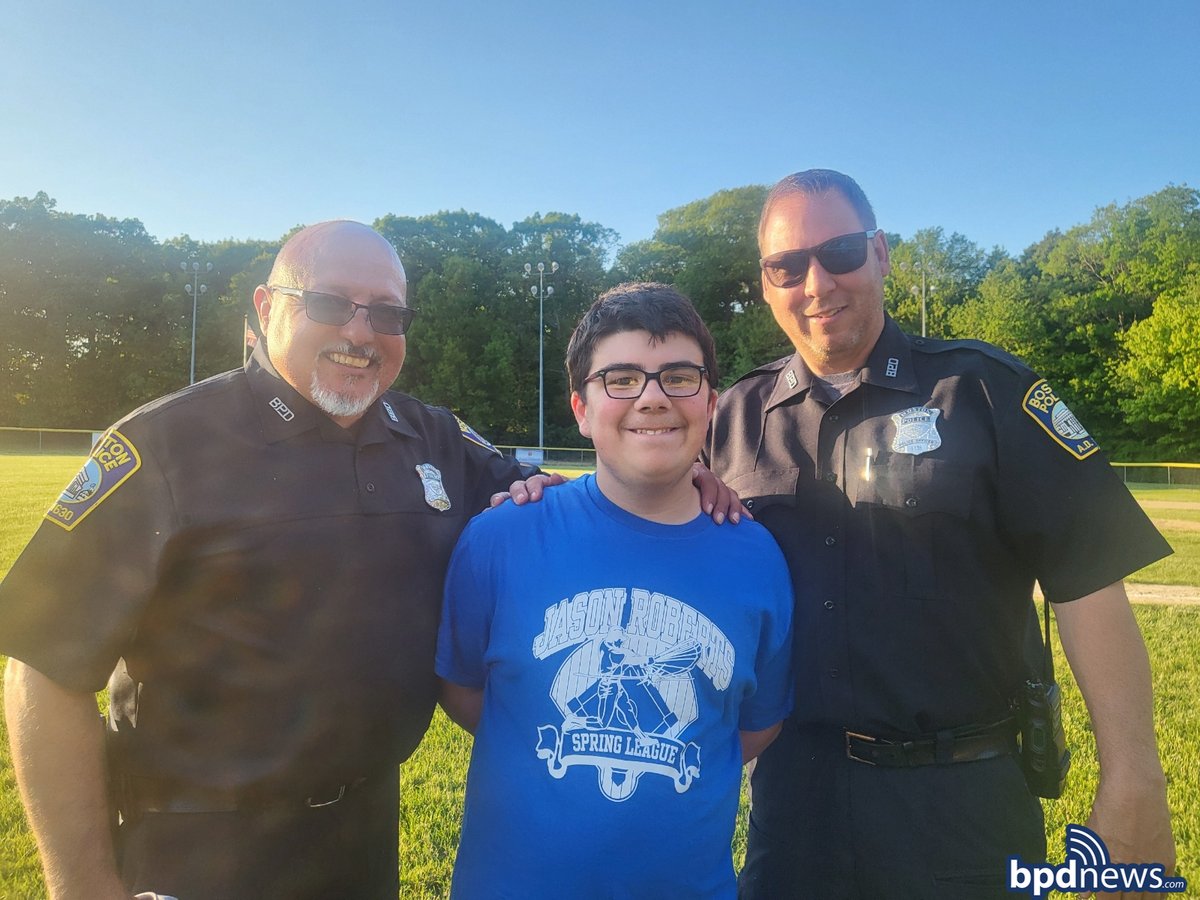 BPD in the Community: District E-5 Helps with the Weekly Jason Roberts Challenger League Baseball Game police.boston.gov/2024/05/29/bpd…