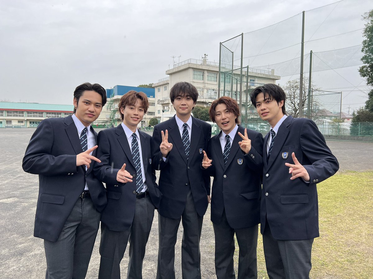 comyamato0515's tweet photo. コムドットメジャーデビューしました!!!!!
「拝啓、俺たちへ」は学生時代から続く僕らの関係性をストレートに表現した、魂を震わせる一曲になっています
老若男女問わず全国民に聴いて欲しい最高な曲です
これからも"ずっと変わらないという奇跡"を守るため、友達と夢を追いかけ続けたいと思います

#コムドット　#拝啓俺たちへ