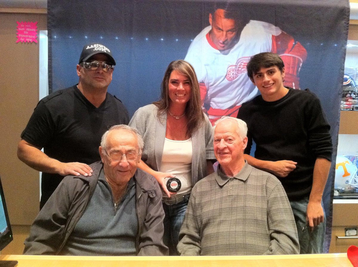 13 years ago today with one of the greatest ever, the toughest ever, Mr.Hockey, Gordie Howe. #gordiehowe #mrhockey #nhl #hockey #thehostoflasvegas #family #throwback @1stladyofvegas