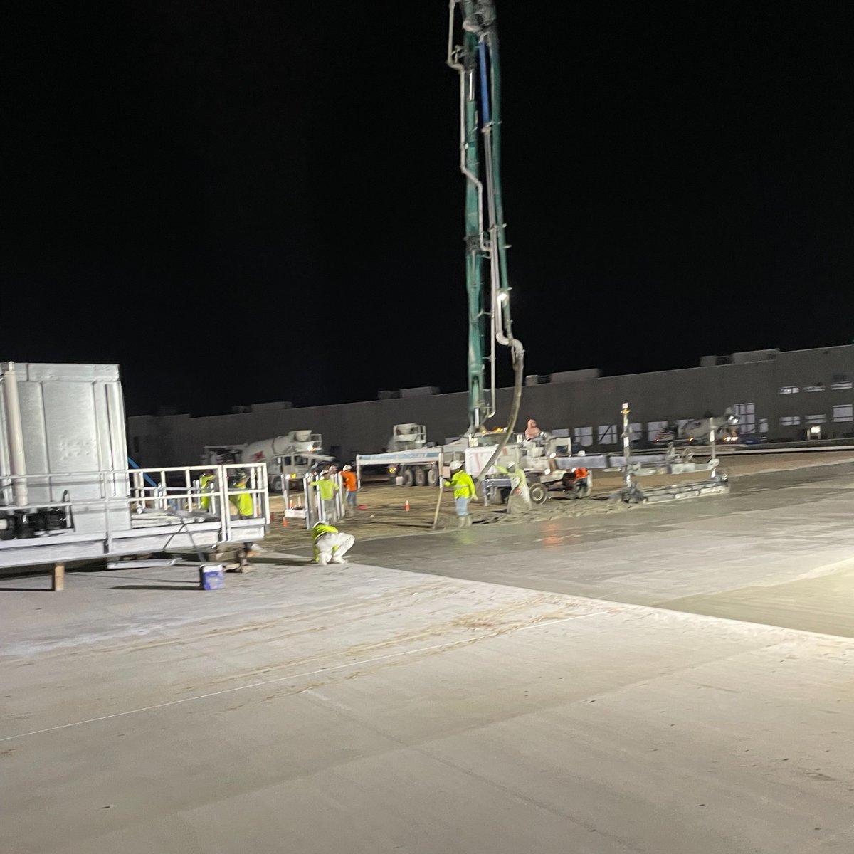 500 yards of paving for this new warehouse being built in Stuart! #maschmeyerconcrete #concreteconstruction #concretepumping #commercialconstruction