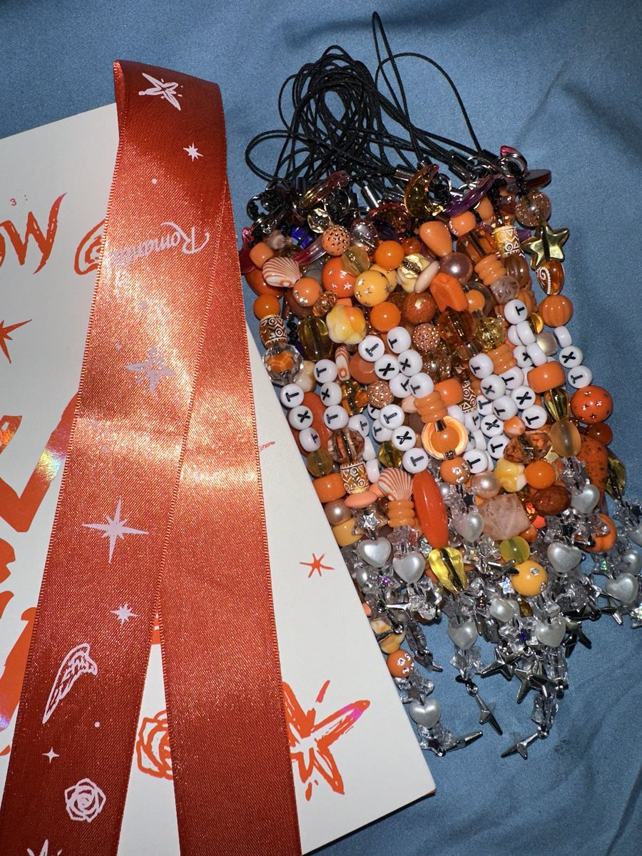 BlueOrangeade_m's tweet photo. My freebies for today!!! Will post more soon 🩵#TXTinAtlanta #ACTPROMISE #moa #Atlanta #Txt https://t.co/pDFdULBbts