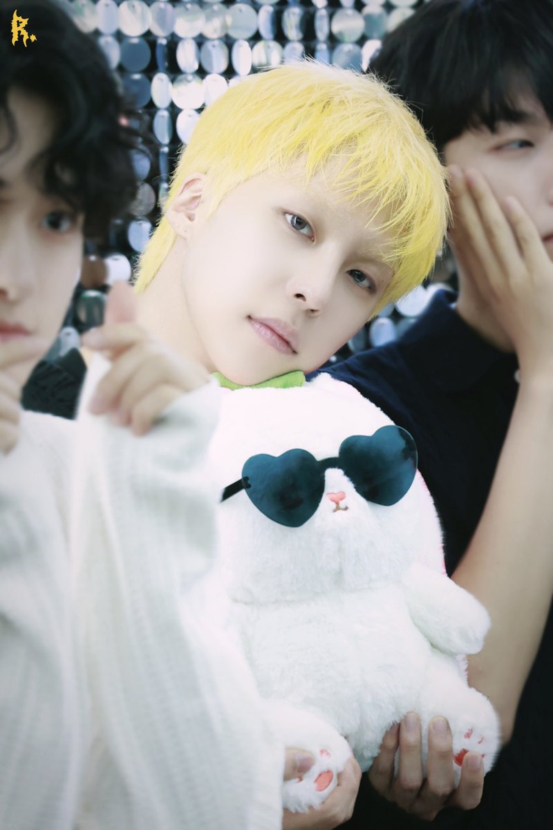 240529

#GHOST9 #고스트나인 #SHIN #이신