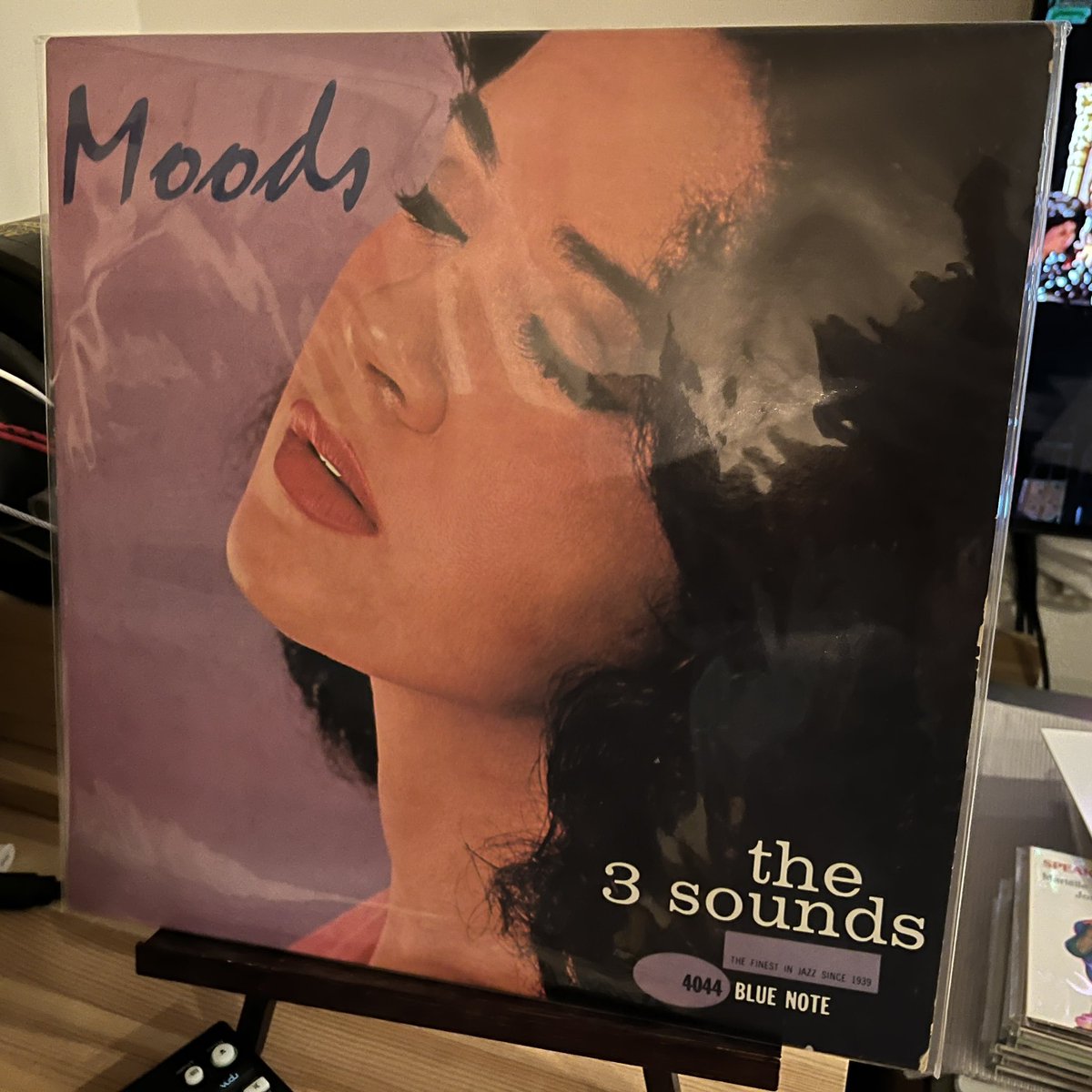 #NowPlaying #jazz
Moods
the 3 sounds 

スリーサウンズ名盤◎

スローな曲でも、なぜか見事に共有され続けるスウィング感が素晴らしい👍