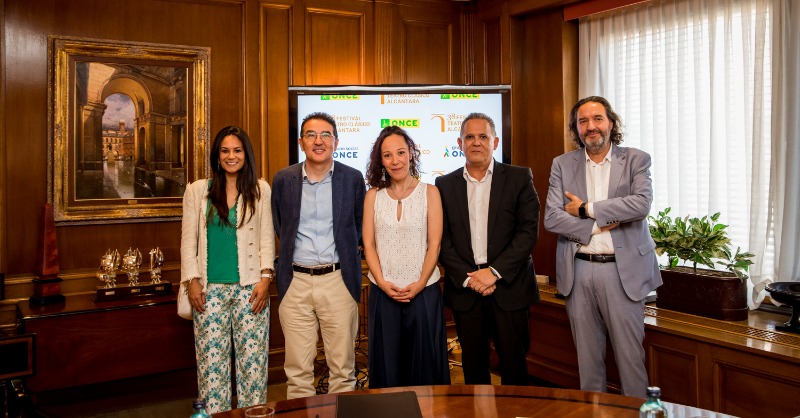 ONCE_oficial's tweet photo. 🎭 La ONCE y el Festival de Teatro Clásico de Alcántara  @teatroalcantara impulsan el #TeatroInclusivo

El 29 de julio se representará la obra ‘Romances y coplas de cordel’, protagonizada por intérpretes ciegos de la compañía de teatro @SamarucT 

#ArtistasCiegos #ONCECultura