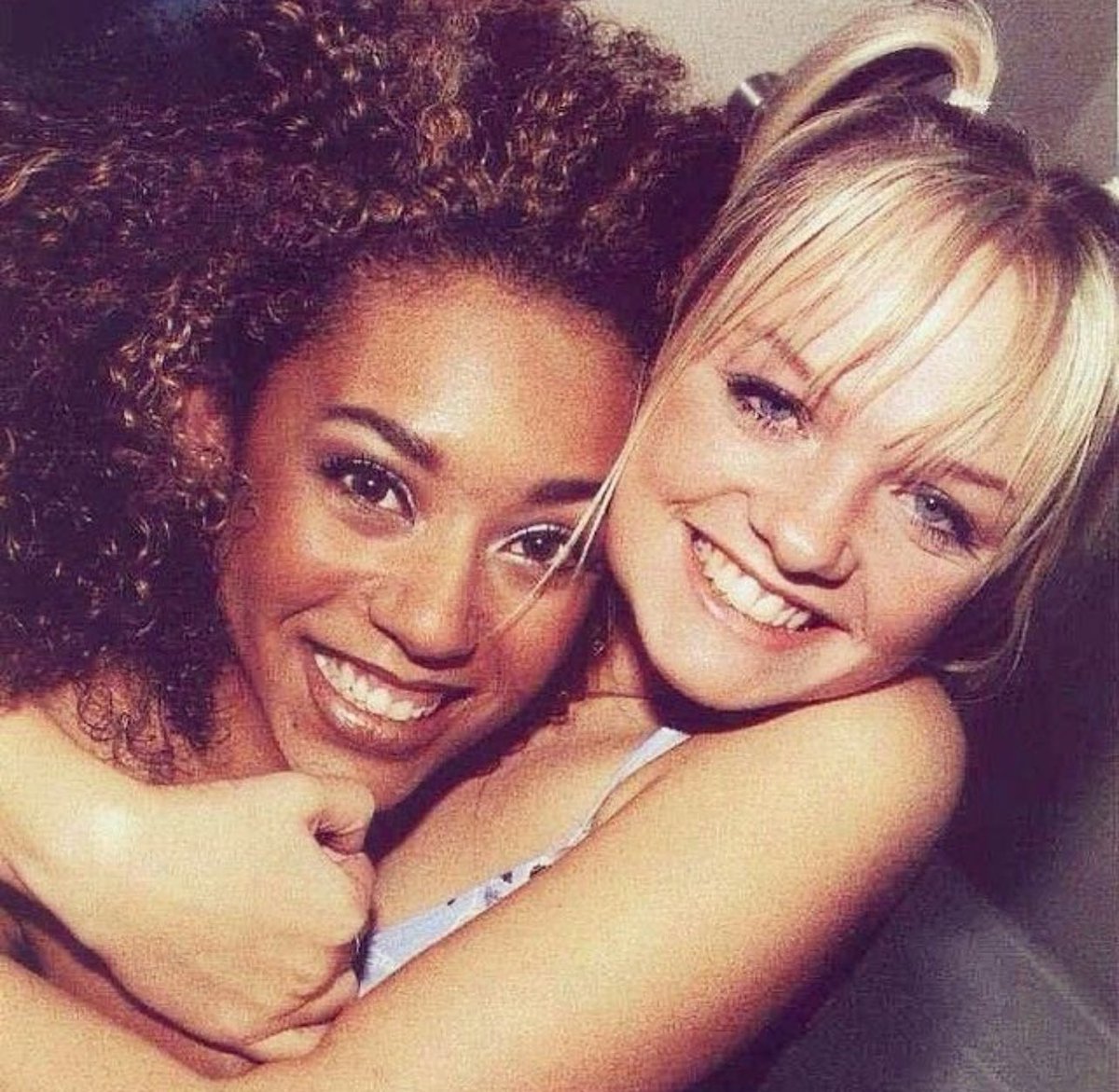 EmmaBunton's tweet image. Happy Birthday @OfficialMelB 🎉🎊 My Spice sister, one of a kind and special in every way 💗💗 Love you to bits, Emma and the family xxx