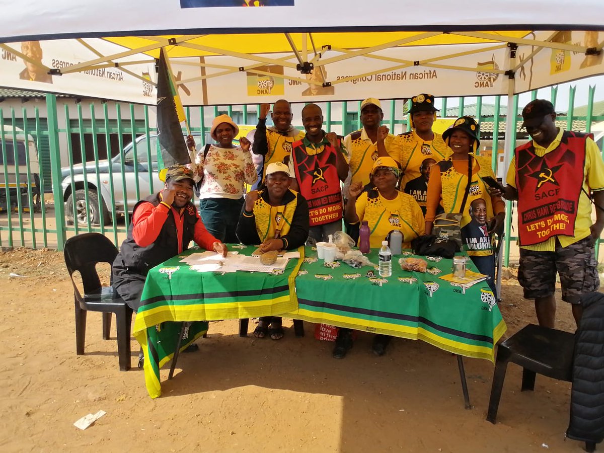 JacobMamaboloSA's tweet photo. The SACP #RedBrigades members and YCLSA Ruth First Brigade are embanking on massive mobilisation at Ruth First Sub-district, Soshanguve Tshwane.
#IAmVotingANC
#LetsDoMoreTogether
🖤💚💛 https://t.co/fxo9IiZDlx