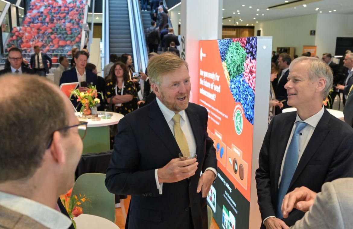 Verse nieuwsbrief <a href="/TopsectorTU/">Topsector TU</a> met Koning Willem-Alexander &amp; Dutch Seeds, <a href="/GreenTechRAI/">GreenTech</a> met netwerk- en kennissessies en een speciaal programma van Synergie Meet-ups van IMPACT T&amp;U, een onderzoek naar weerbare sla en meer! Lees 'm hier bit.ly/3X0vOJf