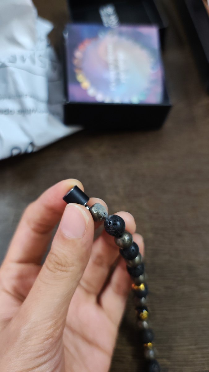 IMishtii's tweet photo. @MesmerizeIndia recieved a defective bracelet with broken bead... Order no 294599 https://t.co/Gnrt1HSM8S