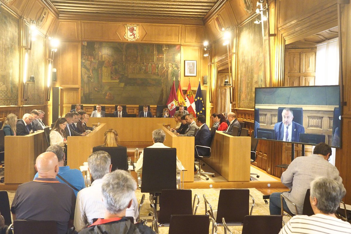 👍El pleno de la #DiputaciónDeLeón ha aprobado este miércoles por unanimidad:

✅La convocatoria y bases del Plan de Juntas Vecinales 2024-2025. (10,4 M€)

✅La adhesión a la Red de Destinos Turísticos Inteligentes

✅Programa Crecemos 2024-2027 para 41 municipios (1,3 M€)