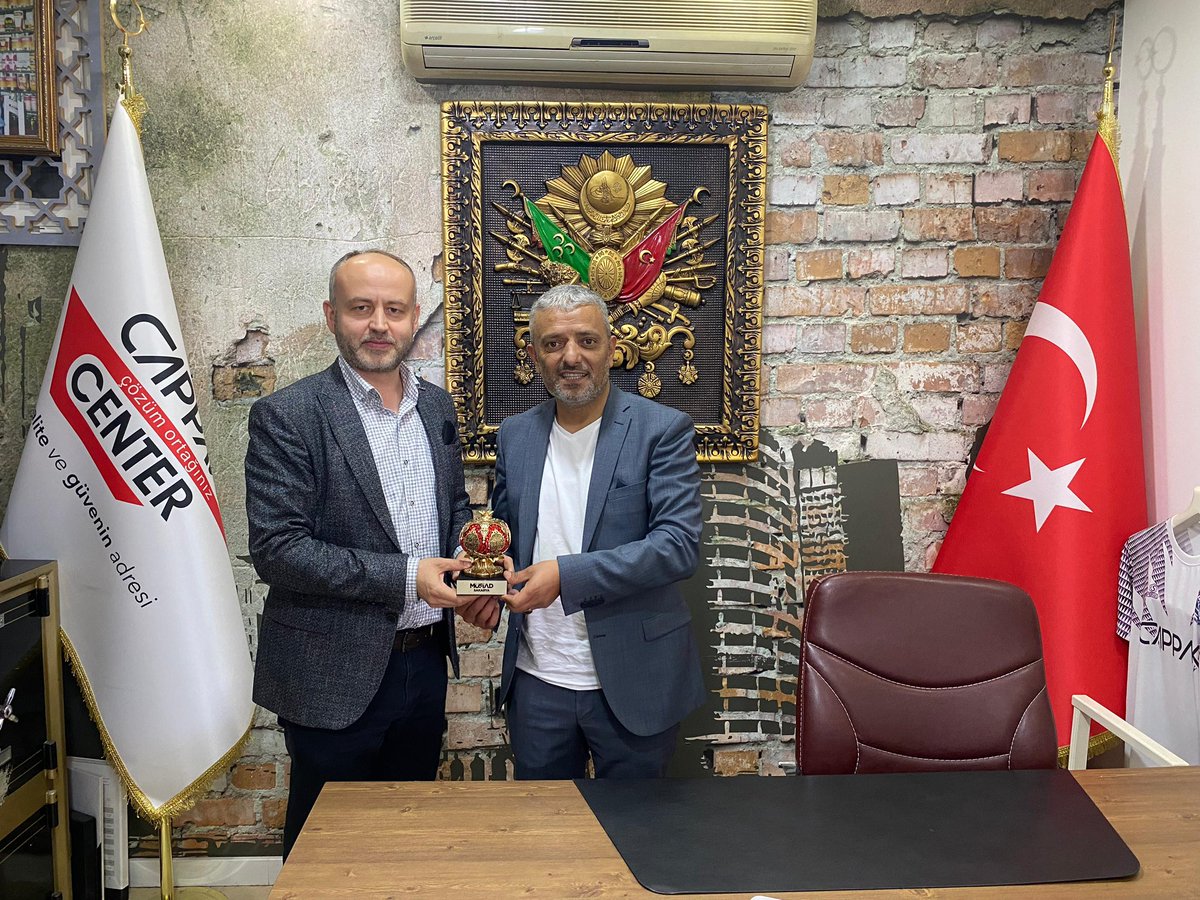 MUSIADSakarya's tweet photo. Umre vazifesini tamamlayan Üyemiz Resul Coşkun’u Teşkilatlanma ve Üye İlişkileri Komisyonumuz iş yeri Cappak’s Center’da ziyaret etti.

Allah yapmış olduğu ibadetleri kabul etsin. https://t.co/79gS4Quaj0
