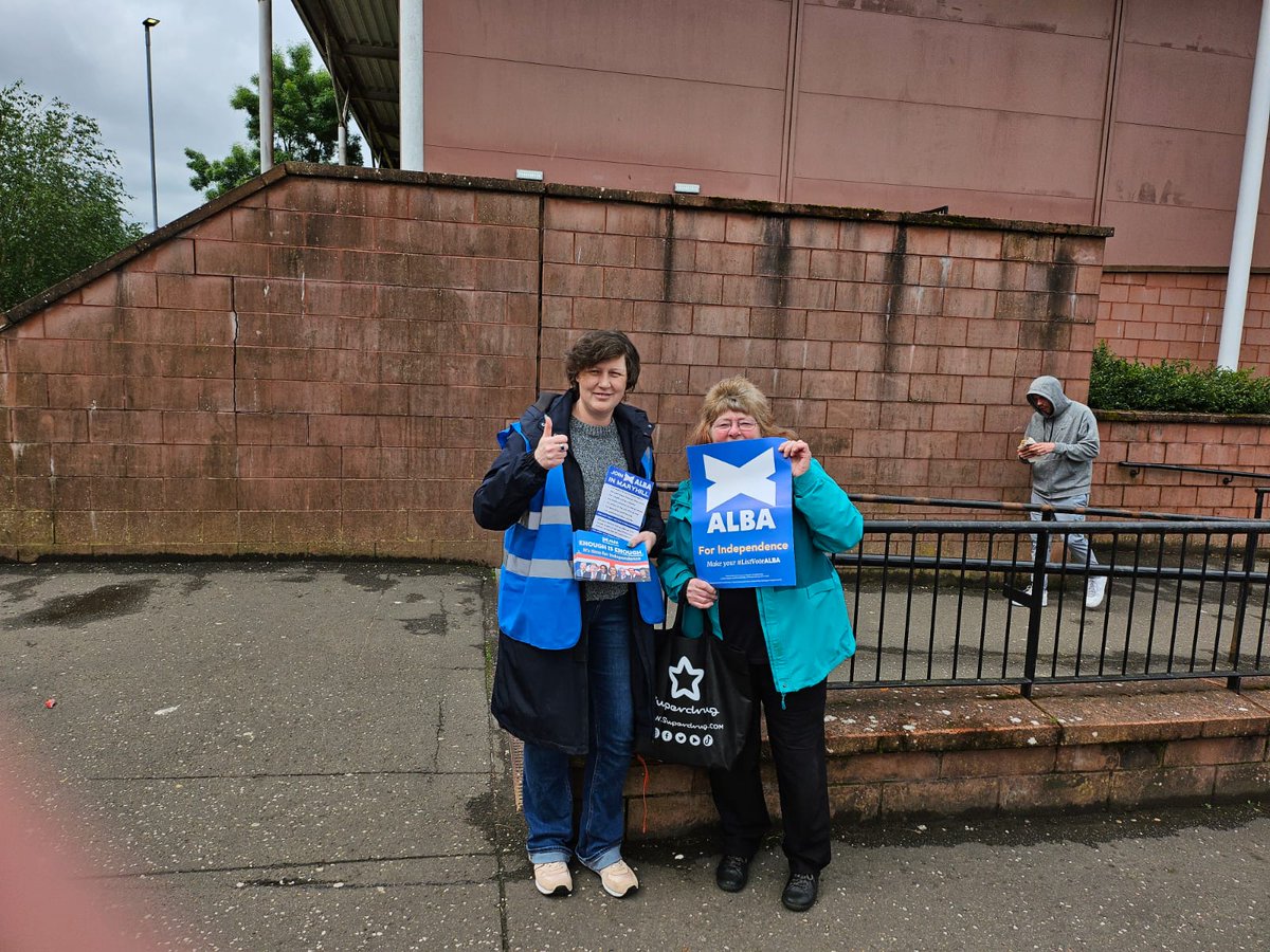 The team talked to over 50 people this morning at Maryhill Tescos, all considering voting Alba for independence. Tomorrow we'll be at Asda Summerston 10-12, taking our +ve message - Alba has a plan for independence, to secure our common treasury for working people. #votealba