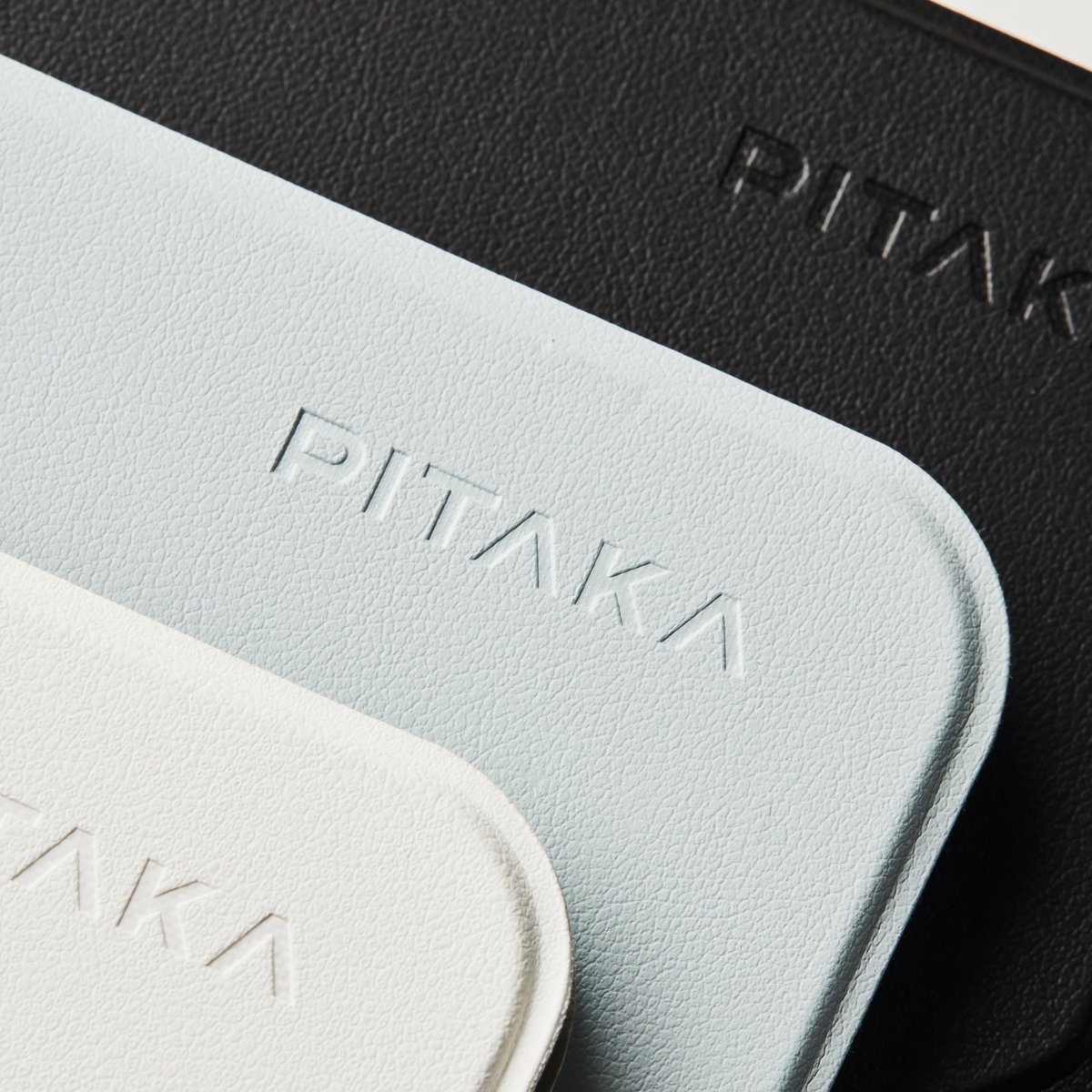 PitakaGallery's tweet photo. What color will you pick?🟦⬜️⬛️
light blue, white, or black?👀
#ipadcase #ipadprocreate #iPadAir #iPadAir #pitaka #ipadpro #AppleiPadPRO #AppleiPadPRO https://t.co/rtXwvgdUzt