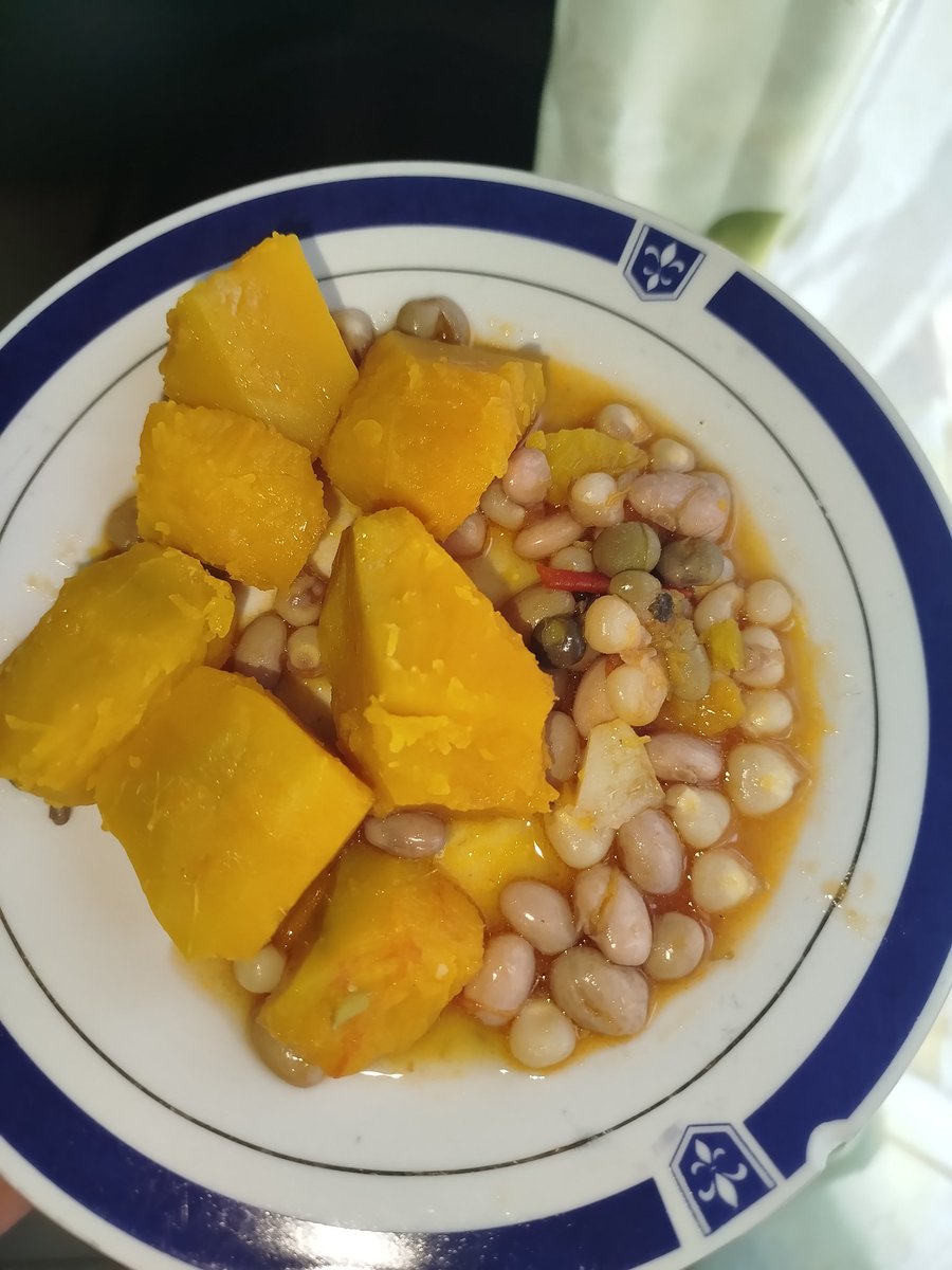 From soil to lunch. 
#farmers
#womeninagriculture
#farming
#food