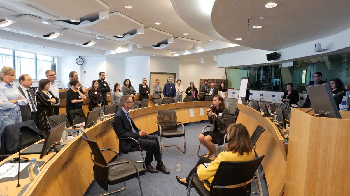 Have you ever wondered how to share #SocialDialogue experiences and create a community of good practice? 

The Fishbowl discussion is underway at the Tripartite Exchange Seminar in Brussels 🇧🇪.

#UseYourVote #JustTransition