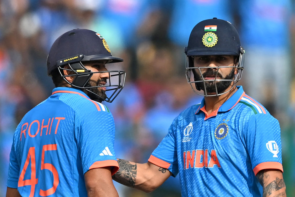 Should India open with Rohit Sharma & Virat Kohli at the #T20WorldCup or would it be better off to go with the left-handed Yashasvi Jaiswal 🤔 @kaushik_cb & @deeputalks with the BREAKDOWN: cricbuzz.com/cricket-news/1… #RohitSharma #ViratKohli #CricketTwitter