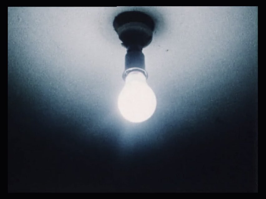 “[…]The film is shot in a room over a period of a day and records the changes in light through the single window. […]”

Leading Light by John Smith (1975)

ubu.com/film/smith-joh… 

via <a href="/uubuweb/">UbuWeb</a>
