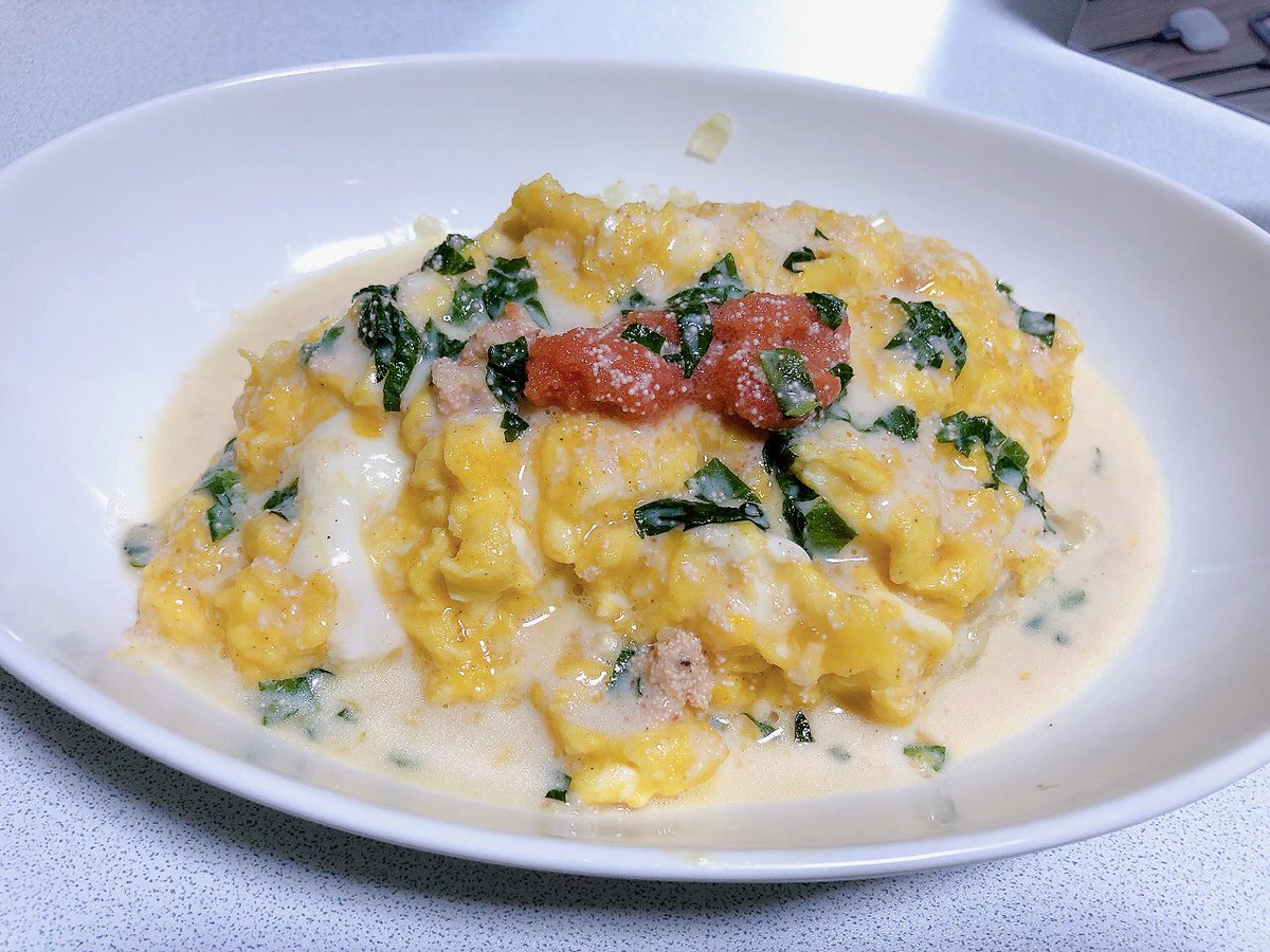 bell___122's tweet photo. 唐突に作りたくなった明太クリームオムライス🍅🍳🍚 https://t.co/sa8MPcqyWB