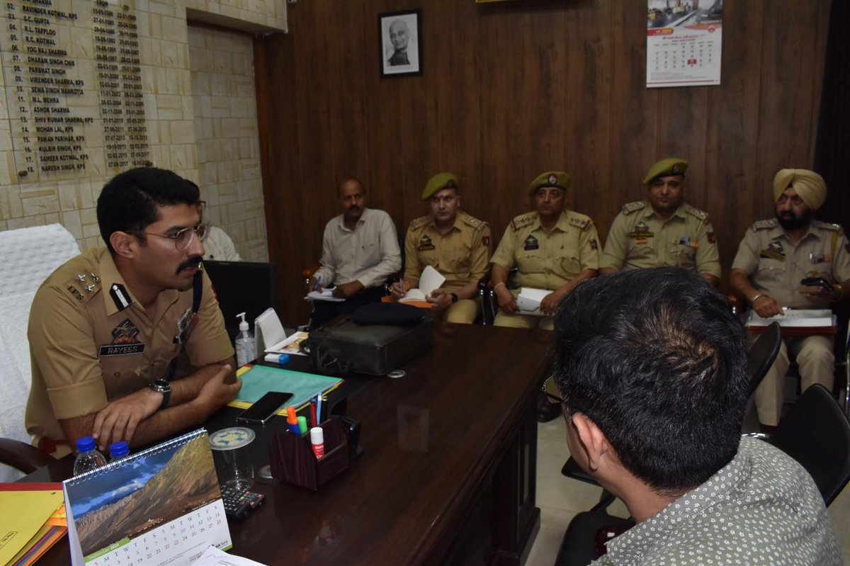 DIG Udhampur Reasi Range chaired Crime Review Meeting of District Reasi at Katra. During the meeting, several crucial aspects of improving the quality of investigation and disposal of Crime Cases particularly UA(P)A, NDPS and bovine smuggling were deliberated upon.
@JmuKmrPolice