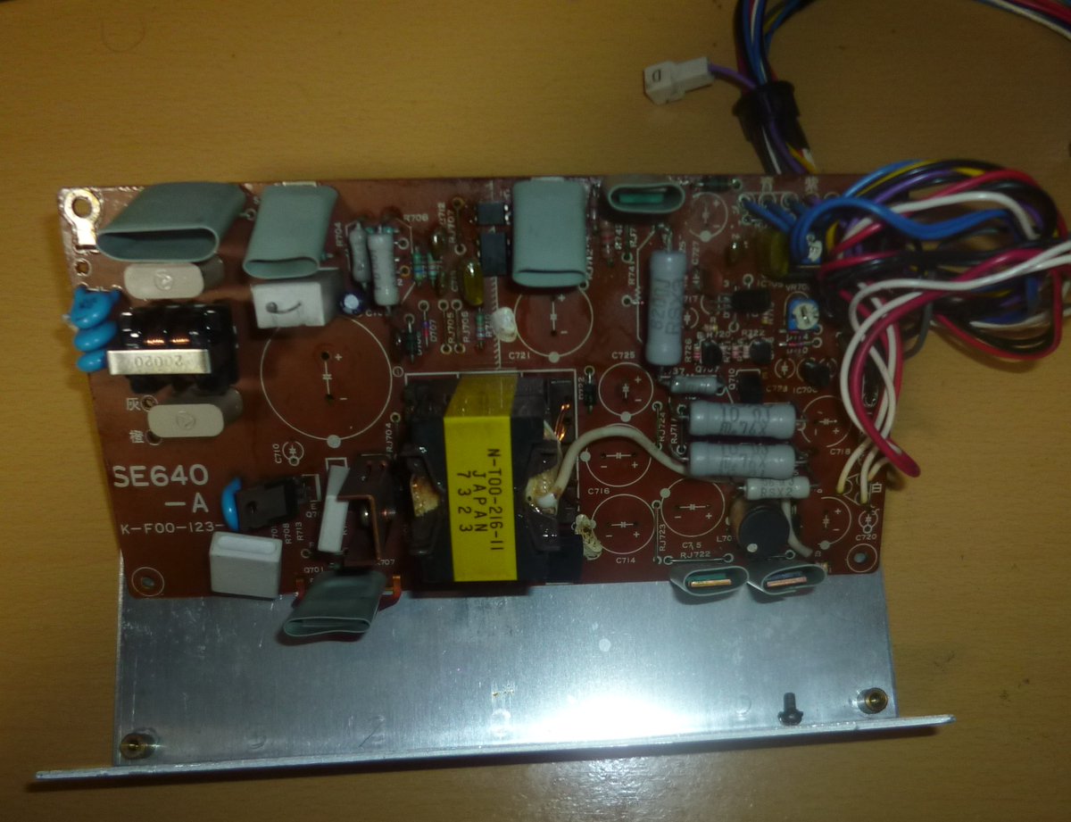 kyokonodan2525's tweet photo. X68000初代電源用交換コンデンサ一式、仙台、福岡在住時からお世話になってるマルツさんの注文到着。
個人的にコンデンサや抵抗は昔からマルツ一択。
コンデンサだけで5500円。更に内臓電池も尼から1500円で購入。これでダメなら潔く諦めよう🙏
復活しろX68初代!
#X68000 #電源修理 #marutsu https://t.co/93kFPuiJ1L