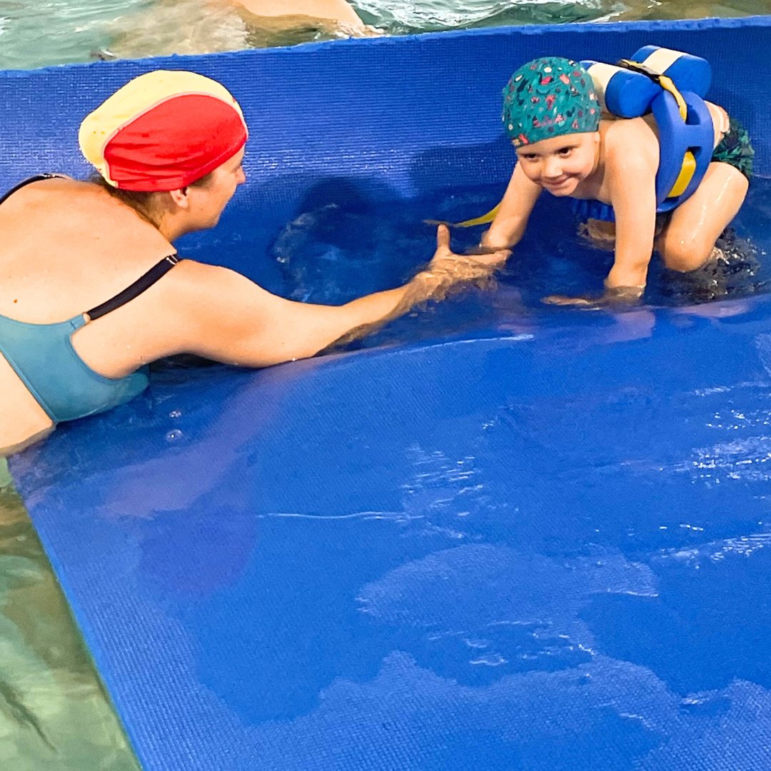 #JPA de Natación en el <a href="/colegio_alameda/">Alameda International School</a> 🏊🏼‍♂️
¿Lo mejor de que se acabe el curso? Poder mostrar todo lo que hemos aprendido en el año 🙌🏻
Así, pusimos el broche de oro a nuestra clases de natación, invitando a nuestras familias a disfrutar de un día de piscina con sus peques.