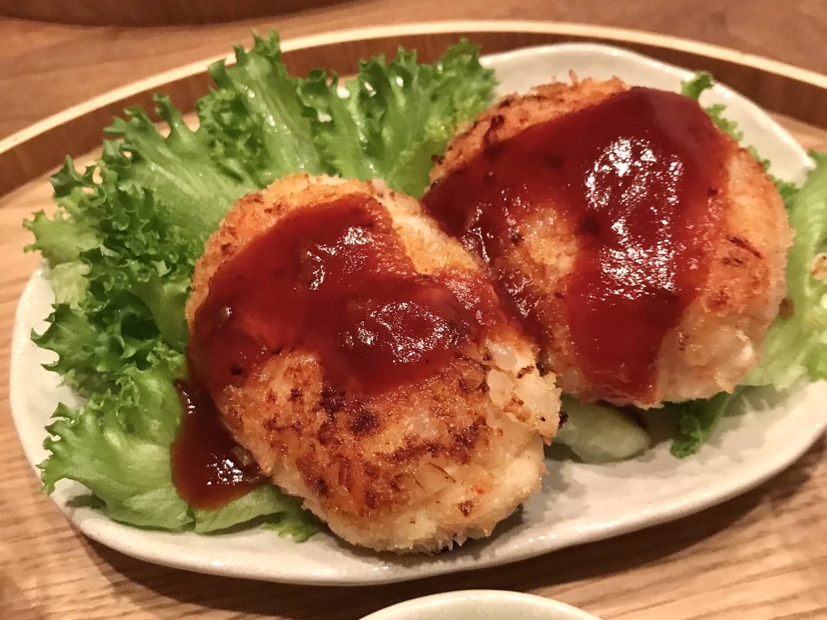 袋にカニカマ、はんぺん、玉ねぎ、マヨ等を入れて揉み込み、パン粉を塗して焼くとカニクリーム風コロッケになります🦀