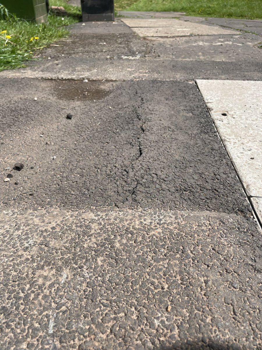 Cesario_D's tweet photo. State of your repair work @cardiffcouncil  
👍 https://t.co/lFKv1Z5ASE