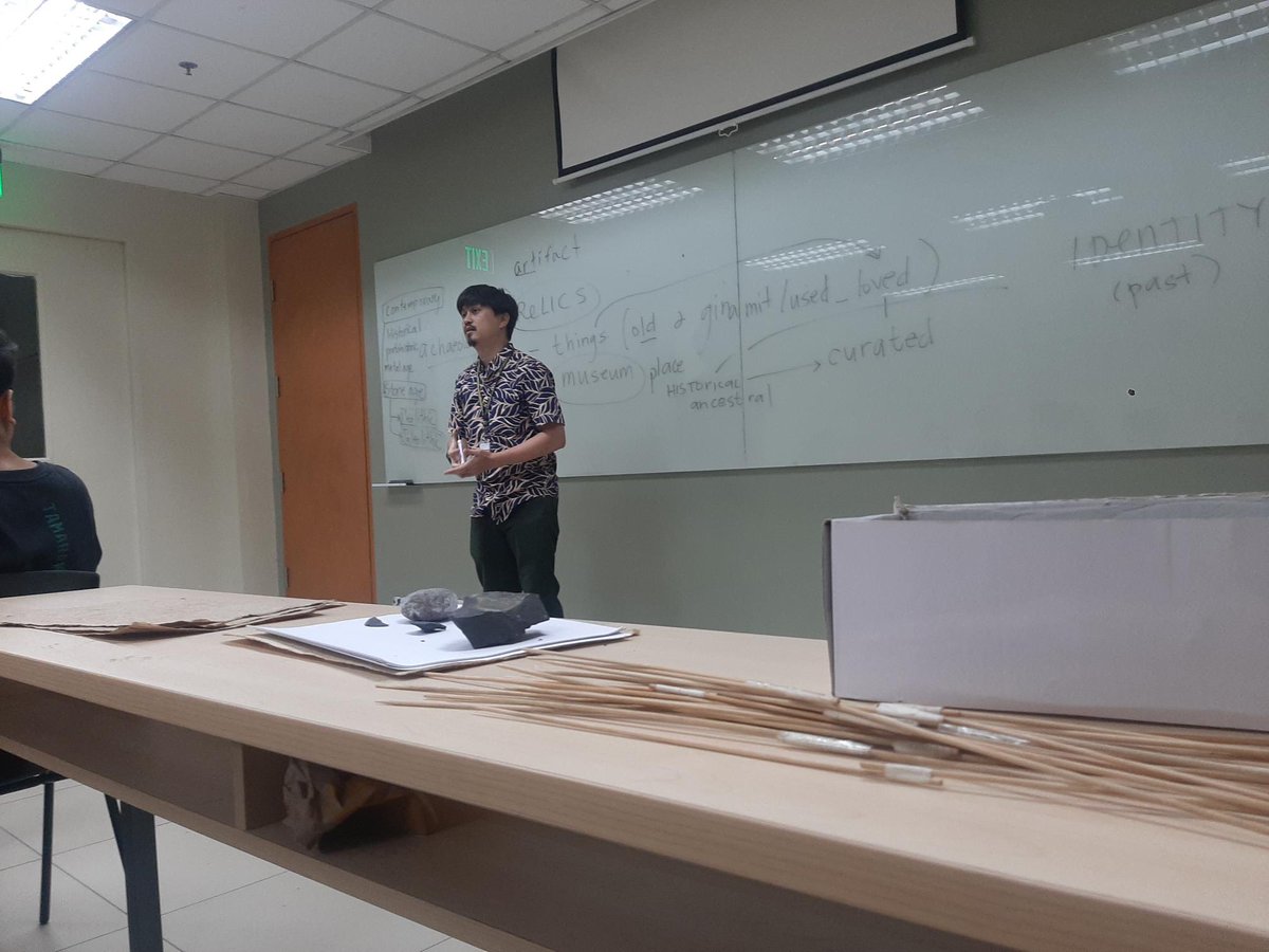 FossilElephants's tweet photo. UP School of Archaeology PhD student holds a lithics workshop for @FarEasternU Senior High School. Dante’s wrkshop was a hit 🫶 https://t.co/oIkatkkcQX