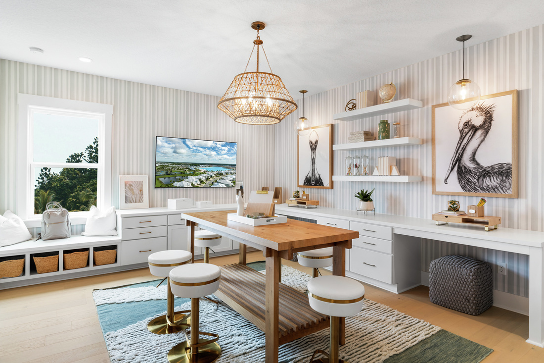 Creating a comfortable and dynamic home workspace can enhance both your productivity and the enjoyment of your new home. Explore 12 workspace design ideas for the whole family: bit.ly/3yruPYo (📸 Bartram Ranch, St. Johns, FL)⁣⁣⁣⁣⁣⁣⁣