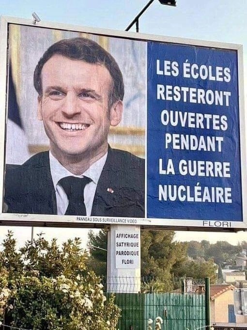 Ce qui est génial c'est que le créateur de ces affiches (FIORI) on ne peut pas l'interdire car le panneau publicitaire est dans une propriété privée !!!