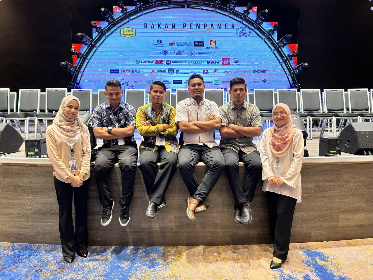 Persidangan Pegawai Kanan (SOC)
JKR Malaysia 2024
27 - 29 Mei 2024, Isnin - Rabu
KSL Esplanade Hotel
Klang, Selangor Darul Ehsan

daripada 📸 Team Reruai #THBMHQ 

Pasukan Reruai 
- terima kasih kunjungi kami! 

#THBMPerlis
#THBMKedah
#THBMPenang 

@IPJKR_Official
@JKRSelangor