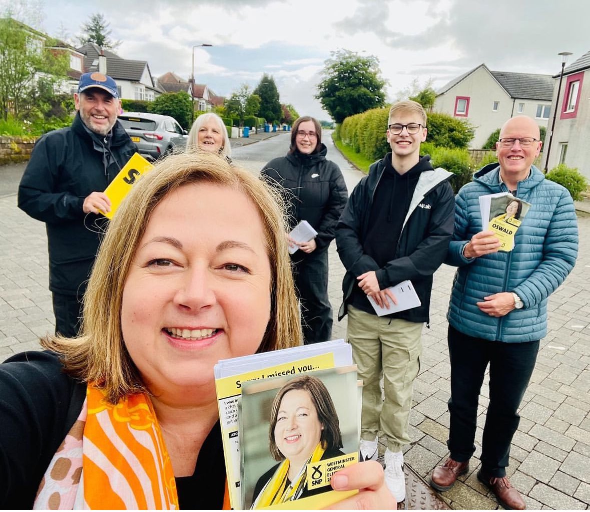 Another positive night of canvassing with @kirstenoswald in Eaglesham. Back out tonight elsewhere in the constituency. #ActiveSNP #VoteSNP