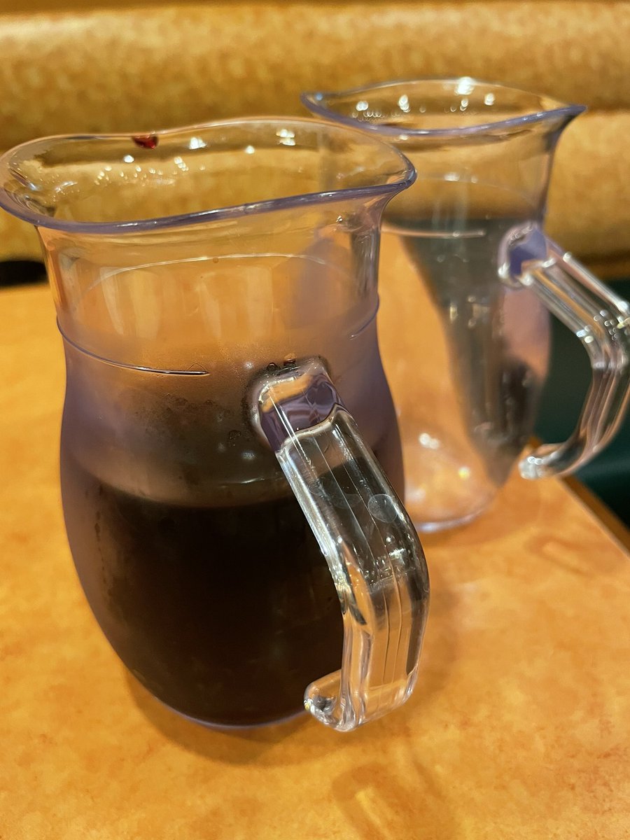 kikisei_'s tweet photo. 今日は1人でサイゼでワインガブ飲みw

肉離れした左脹脛の痛みも引いてきたし呑んでも大丈夫だろうw https://t.co/7ZYPnkyv6e