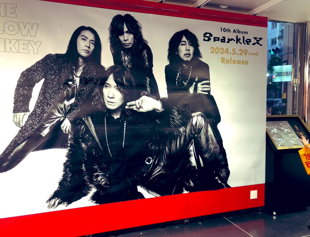 sysy115's tweet photo. メンバーがくる15分前のタワレコ、供養で見てもらって良いですか？メンバーサイン前ホヤホヤなので😭 https://t.co/OLou5xEgU2