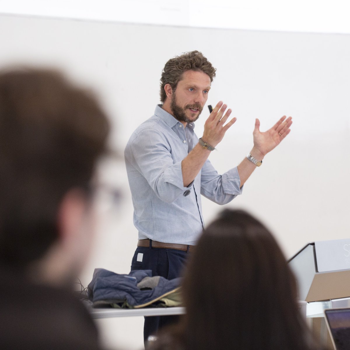 sdabocconi's tweet photo. Impactful session at #MAFED: students learned about the latest in fashion sales and digital strategies from Marco De Pilati of EssilorLuxottica. Inspiring insights into effective sales force management and B2B customer segmentation. Learn more: https://t.co/yYu94eFX3Z https://t.co/N4FXmY2yMH