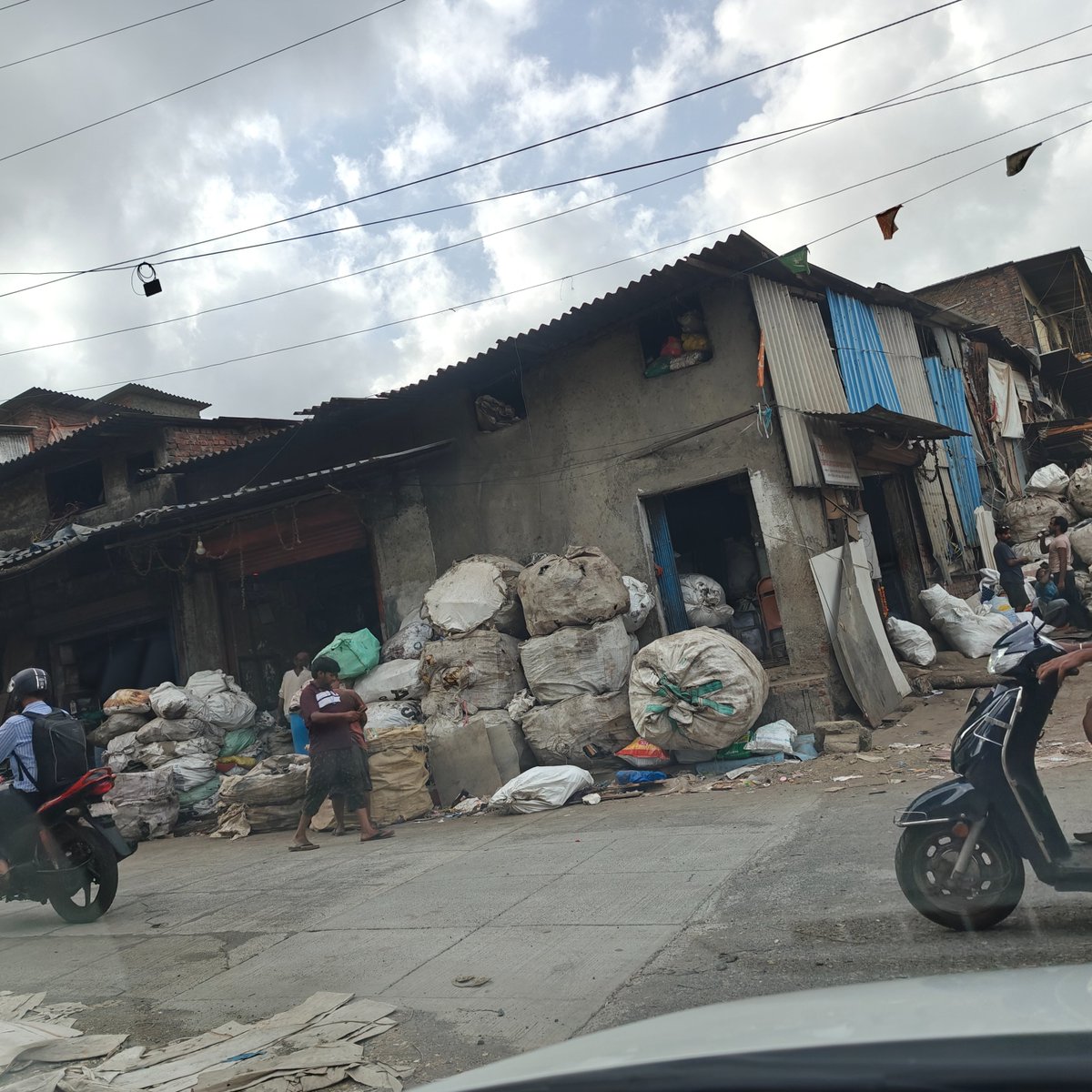 Namrata1712's tweet photo. @mybmcWardKE @amitchaw @mybmc I don't know what was done after your vehicle reached, because this is a video I just took at 4:31pm, 29th May. Stop fooling us!! https://t.co/8YxASnyNVI