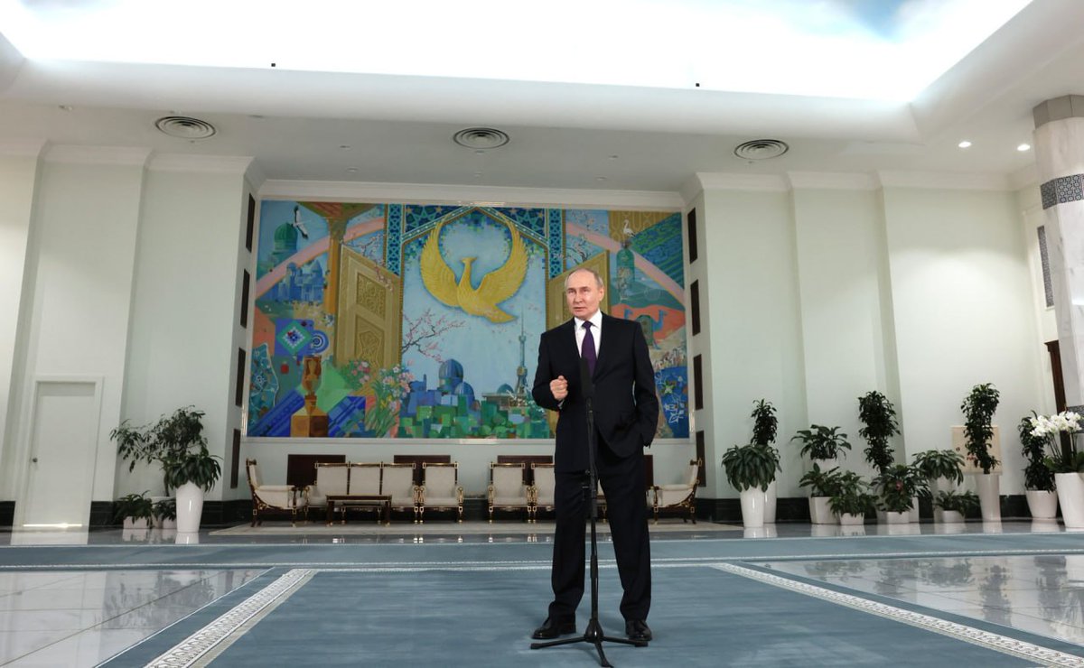 💬 Vladímir Putin: Los países de la OTAN, deberían ser conscientes de con qué están jugando. Por lo general, son Estados con un territorio pequeño y una población muy densa.

☝️ Deberían tener en cuenta este factor antes de hablar de atacar en la profundidad del territorio ruso.
