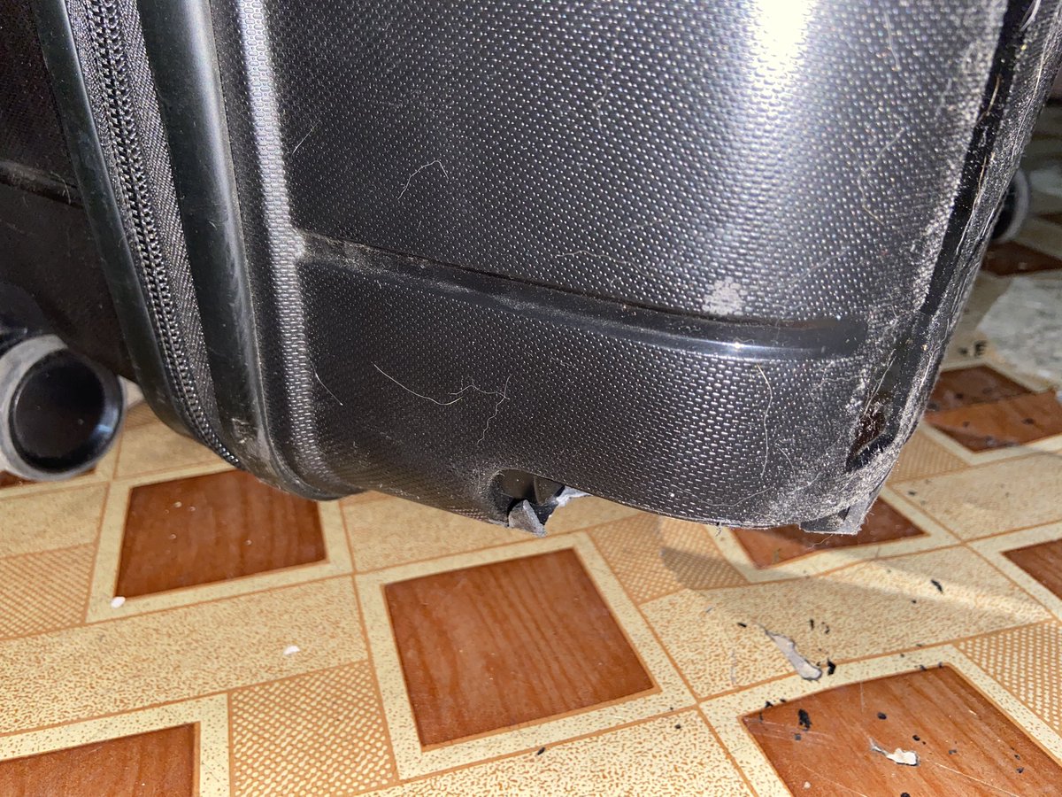 technicallygenz's tweet photo. So disappointed with @airvistara Even after putting a fragile and heavy bag tag, not only did the glassware I brought broke (which I can still understand) but my new suitcase was so roughly handled that there are so many scratches &amp; one tire broke &amp; is missing!!! Unacceptable :( https://t.co/hMWgCKRJxx