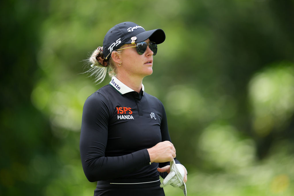 female golfer with cigarette Professional golfer Charley Hull was seen absolutely inhaling a cigarette  while signing autographs at the U.S. Women's Open. World No. 1 Nelly Korda  had a nice laugh reacting to the video as