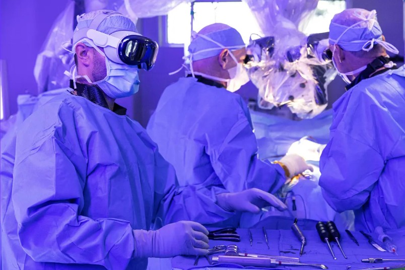 Apple Vision Pro Transforms UK Surgery with Augmented Reality: A New Era For Healthcare?

Read Here: mymobileindia.com/apple-vision-p…

#apple #applevisionpro #visionpro #smarttechnology #appleheadset #technews #mymobileindia