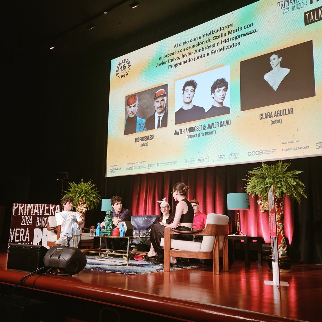 Llegan @hidrogenesse, Javier Ambrossi y Javier Calvo a la charla sobre la creación de Stella Maris para #LaMesías, moderada por la artista Clara Aguilar. ¡Una sesionaza que organizamos junto a @PrimaveraPro en el @cececebe! Vamos allá🥰🎶