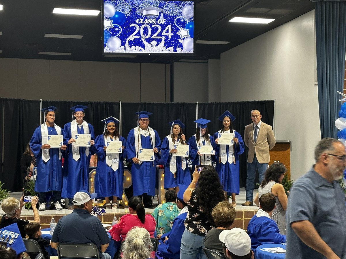@Natalia_High <a href="/NataliaISD/">Natalia ISD</a> Grateful for all of the students, teachers, &amp; community coming out to support the Class of 2024! It truly does take a village. #Awardsnight #MustangScholarships