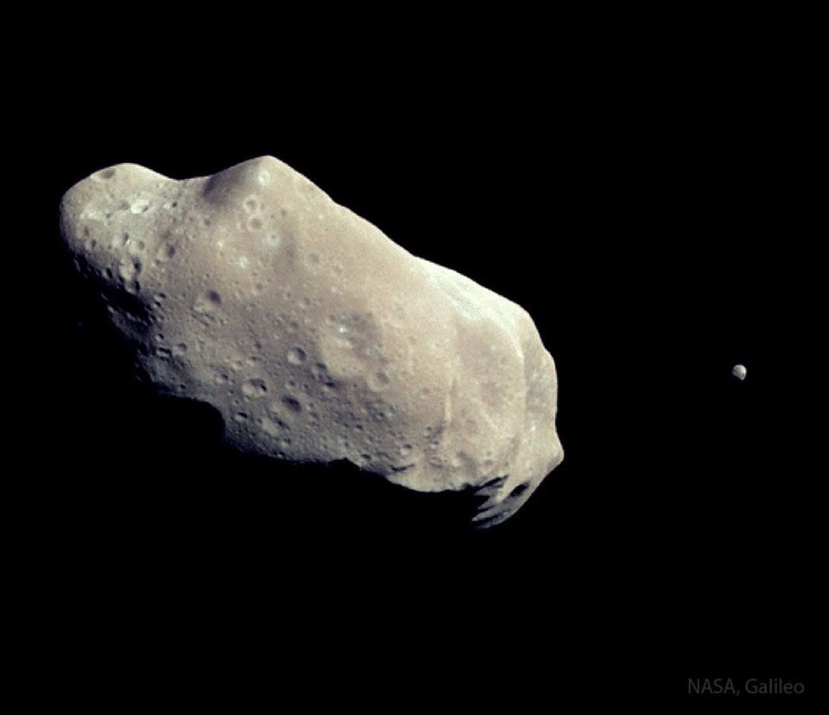 This asteroid has a moon. The robot spacecraft Galileo on route to Jupiter in 1993 encountered and photographed two asteroids during its long interplanetary voyage.
#astronomy #Space 
Credit #NASA