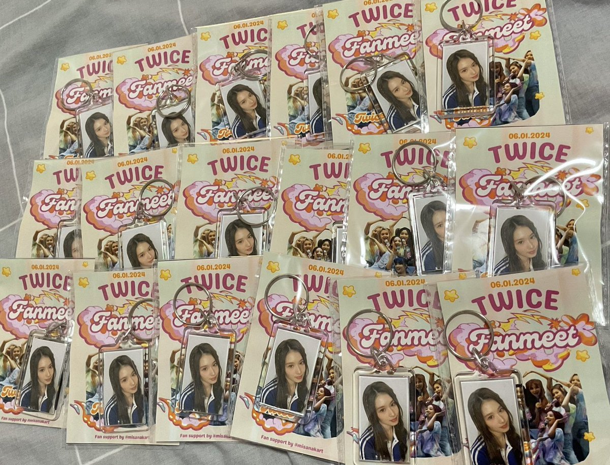 misanakart's tweet photo. ❥ twice x oishi fanmeet freebie pt. 2

#TWICE chipbag with official photocard, bracelet, &amp; keychain fan support by @misanakart

➛ mbf, like, &amp; rt
➛ 1:1 ratio (will distribute randomly)
➛ time &amp; location TBA

might go private on d-day >< https://t.co/PpZoS2J5td