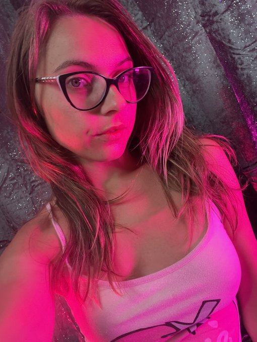 Playing with some colour today but what shall I wear?? https://t.co/Ldp35K8Kzq<a href="/tag/mvsales"class="tags"><span>#mvsales</span></a>